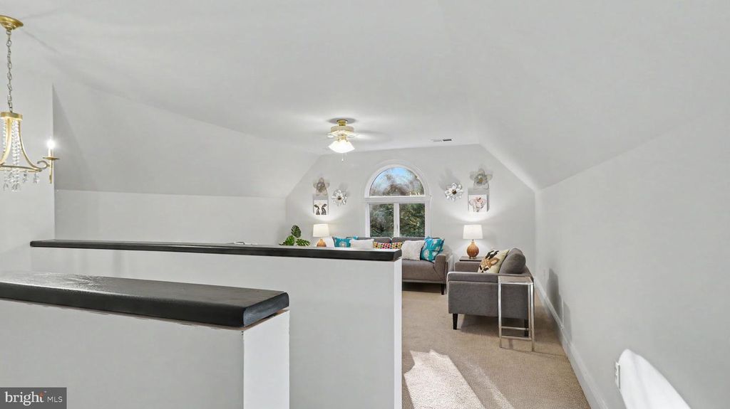 Image 75 of property listing at 6603 BRAEBURN PKWY, Bethesda, MD 20817