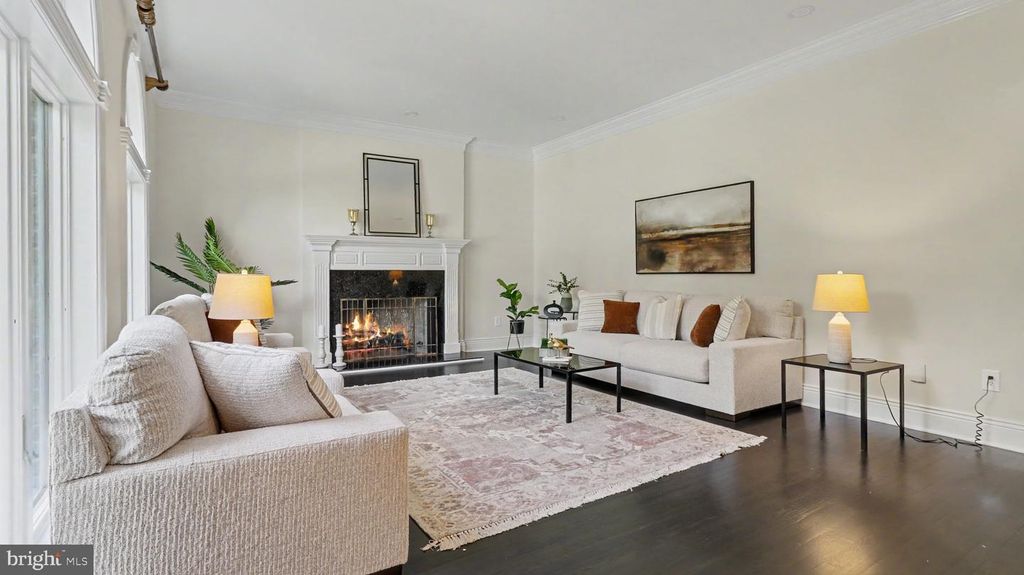 Image 8 of property listing at 6603 BRAEBURN PKWY, Bethesda, MD 20817