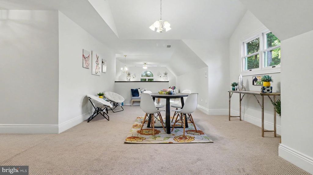 Image 80 of property listing at 6603 BRAEBURN PKWY, Bethesda, MD 20817