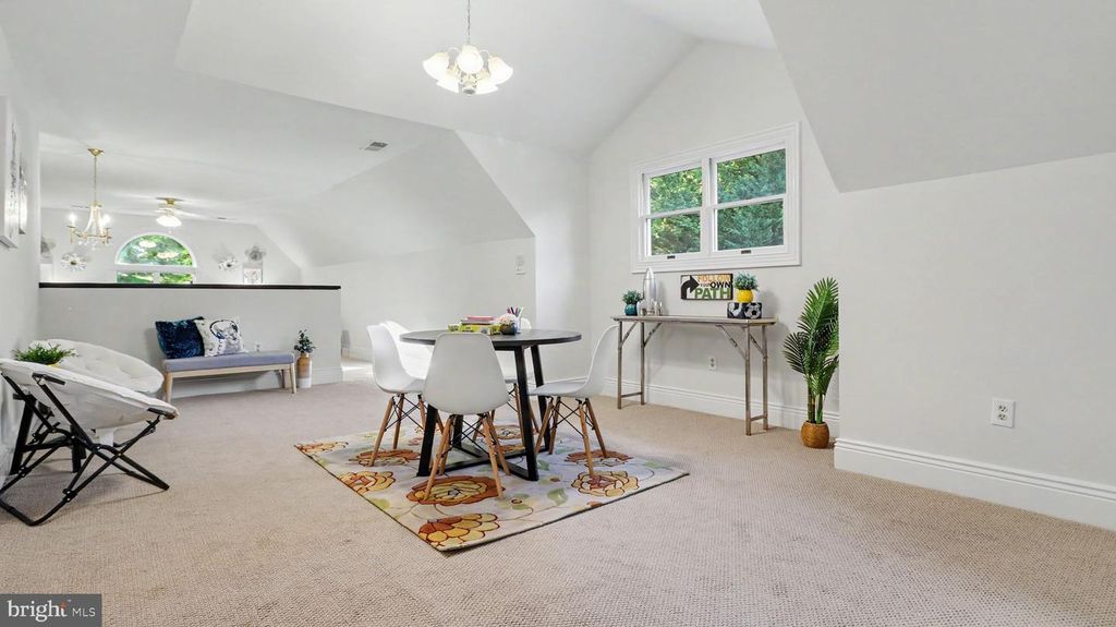 Image 81 of property listing at 6603 BRAEBURN PKWY, Bethesda, MD 20817