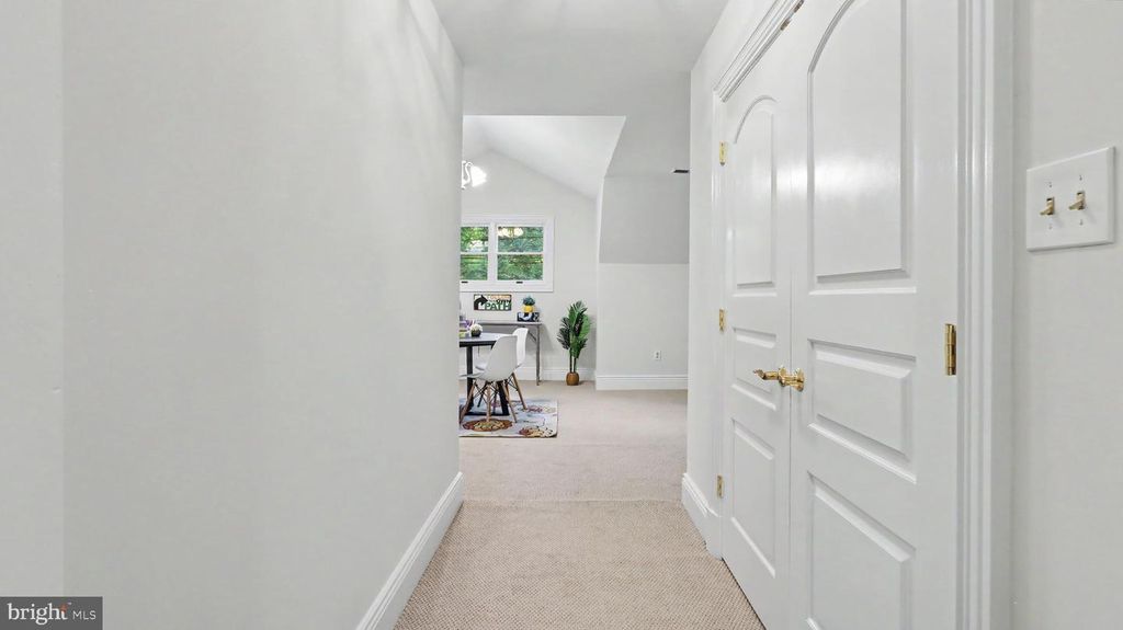 Image 83 of property listing at 6603 BRAEBURN PKWY, Bethesda, MD 20817
