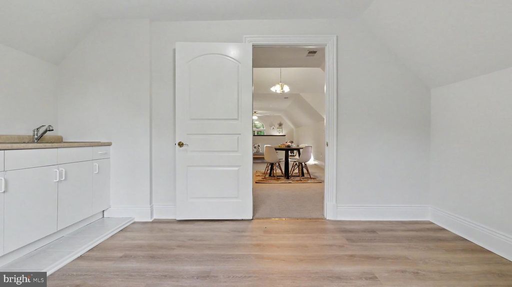 Image 84 of property listing at 6603 BRAEBURN PKWY, Bethesda, MD 20817