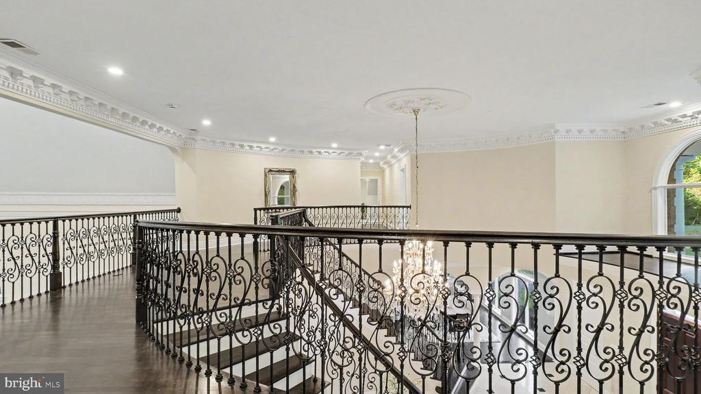 Image 90 of property listing at 6603 BRAEBURN PKWY, Bethesda, MD 20817