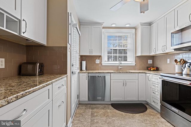 5040 SMITHFIELD RD, Drexel Hill, PA 19026