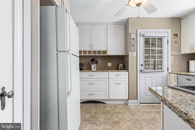 5040 SMITHFIELD RD, Drexel Hill, PA 19026