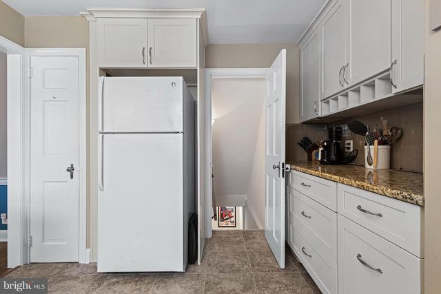 5040 SMITHFIELD RD, Drexel Hill, PA 19026