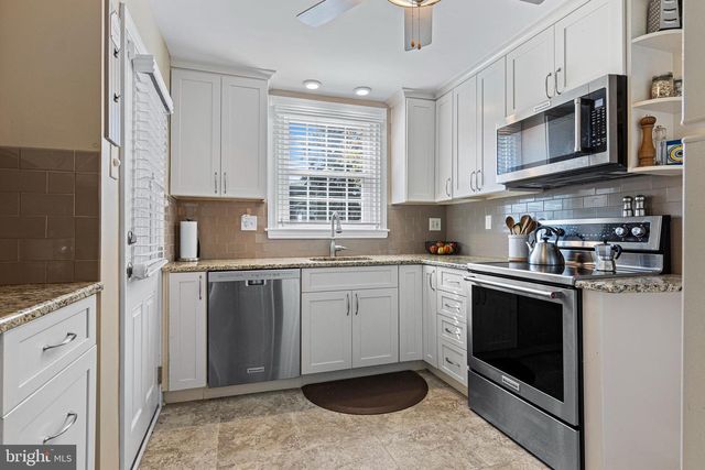 5040 SMITHFIELD RD, Drexel Hill, PA 19026