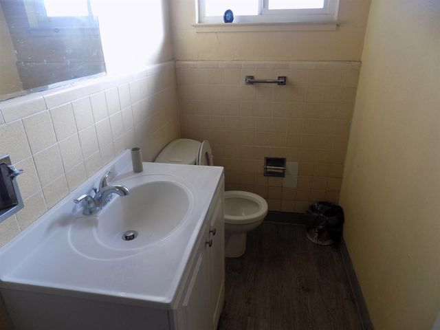 4201 West St, Oakland, CA 94608