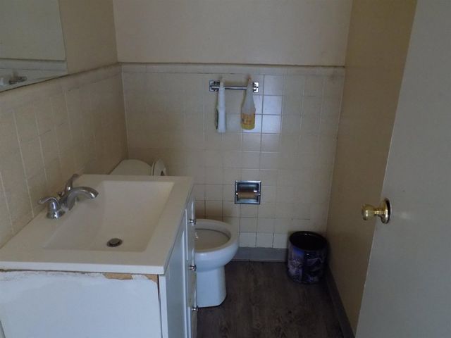 4201 West St, Oakland, CA 94608