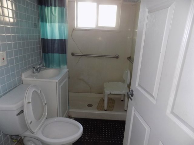 4201 West St, Oakland, CA 94608