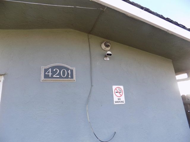 4201 West St, Oakland, CA 94608