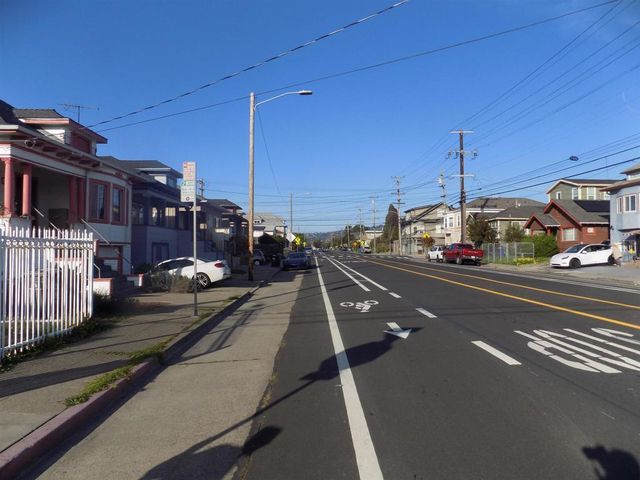 4201 West St, Oakland, CA 94608