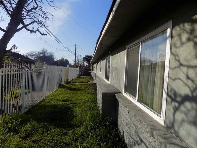 4201 West St, Oakland, CA 94608