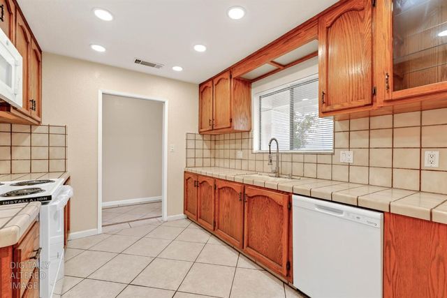 517 W Tuolumne Rd, Turlock, CA 95382