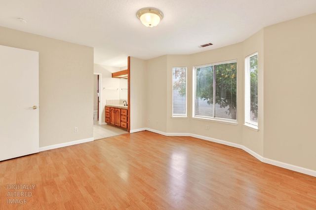 517 W Tuolumne Rd, Turlock, CA 95382