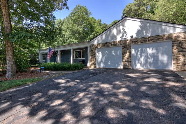3622 Golf Road, Eau Claire, WI 54701
