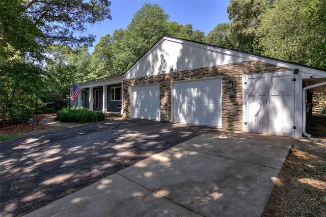 3622 Golf Road, Eau Claire, WI 54701