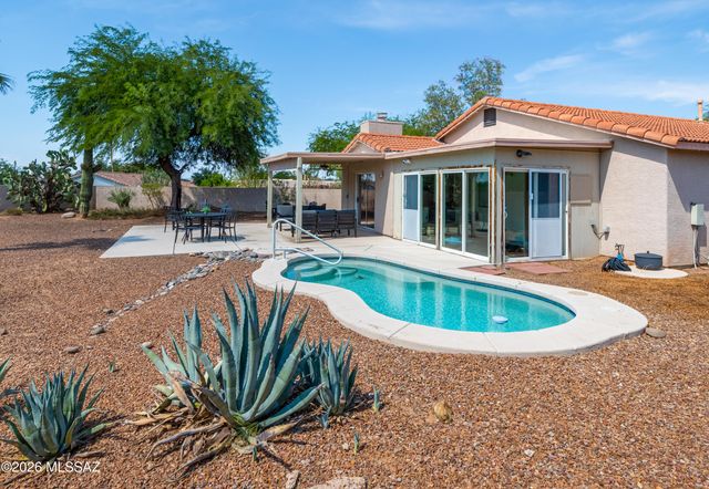 138 E Elixir Place, Oro Valley, AZ 85755