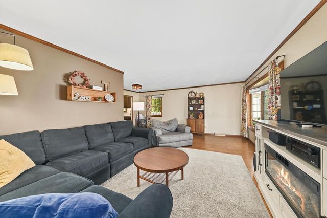 1466 Scenic DRIVE, Hubertus, WI 53033