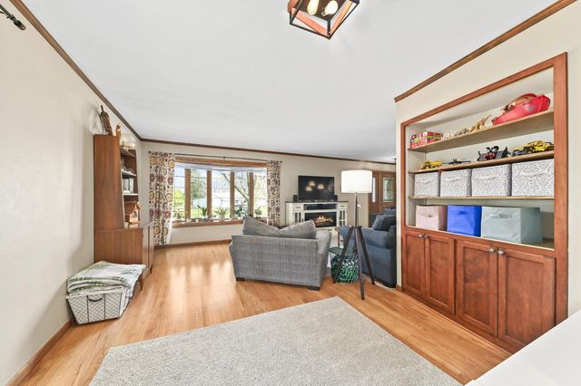 1466 Scenic DRIVE, Hubertus, WI 53033