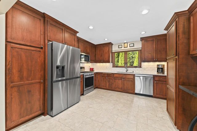 1466 Scenic DRIVE, Hubertus, WI 53033