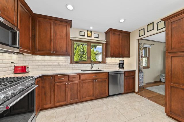 1466 Scenic DRIVE, Hubertus, WI 53033