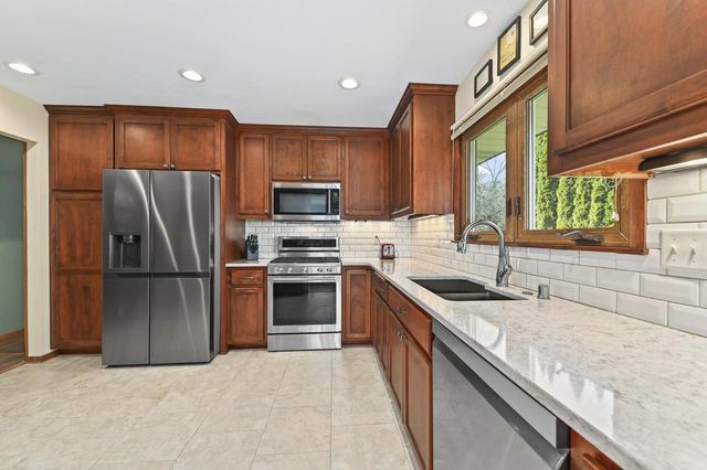 1466 Scenic DRIVE, Hubertus, WI 53033