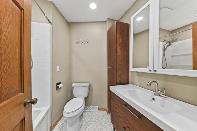 1466 Scenic DRIVE, Hubertus, WI 53033