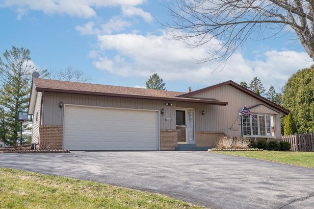 1466 Scenic DRIVE, Hubertus, WI 53033