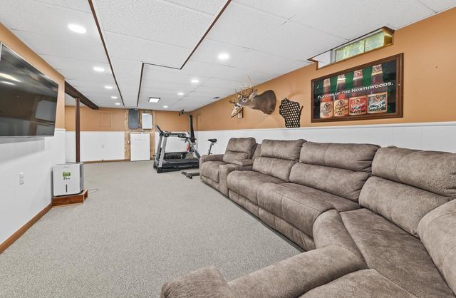 1466 Scenic DRIVE, Hubertus, WI 53033