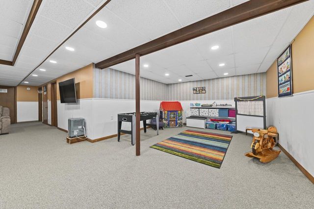 1466 Scenic DRIVE, Hubertus, WI 53033