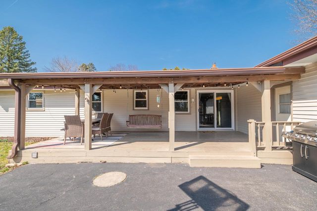 1466 Scenic DRIVE, Hubertus, WI 53033