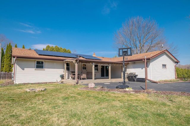 1466 Scenic DRIVE, Hubertus, WI 53033