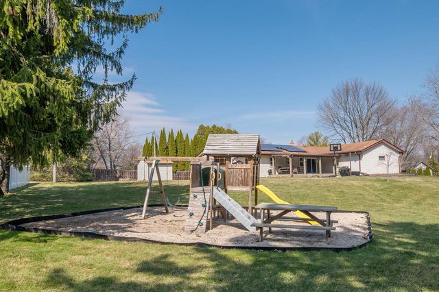 1466 Scenic DRIVE, Hubertus, WI 53033