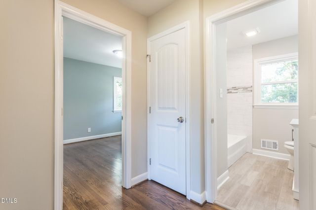 204 W Johnson Street, Cary, NC 27513