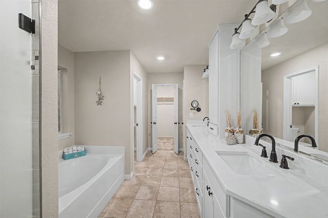 1004 Cedar Ridge Lane, Burleson, TX 76028