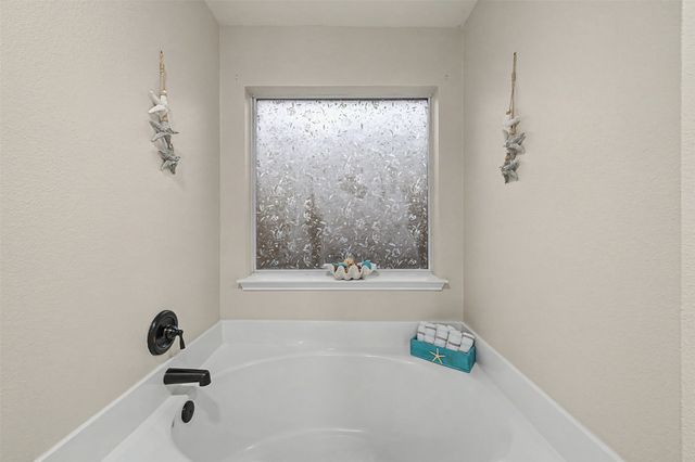 1004 Cedar Ridge Lane, Burleson, TX 76028