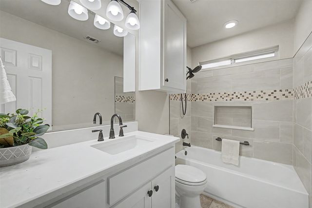 1004 Cedar Ridge Lane, Burleson, TX 76028