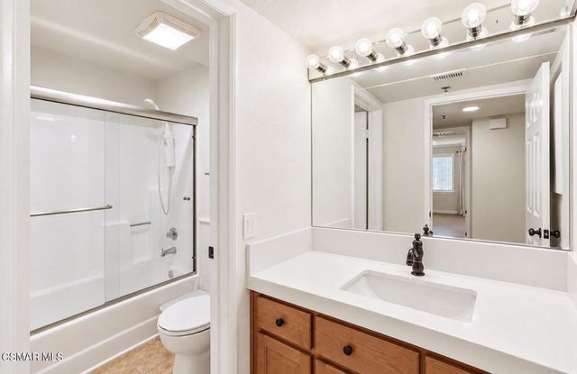 5805 Oak Bend Lane 211, Oak Park, CA 91377