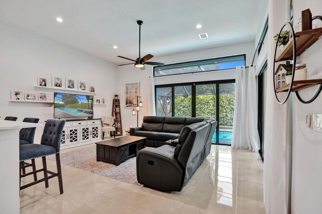 2143 Oakland Hills Way, Coral Springs, FL 33071