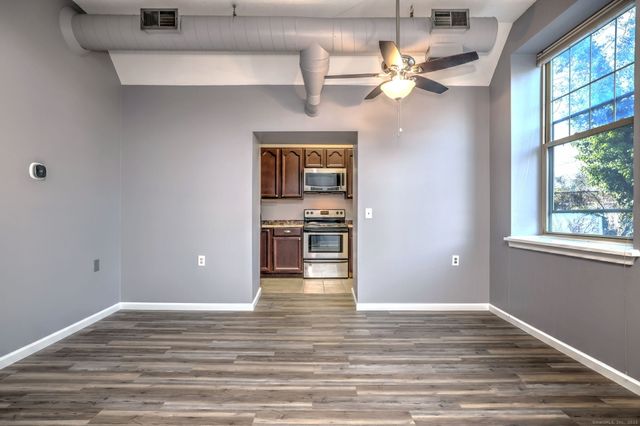 146 High Street APT 102, Milford, CT 06460