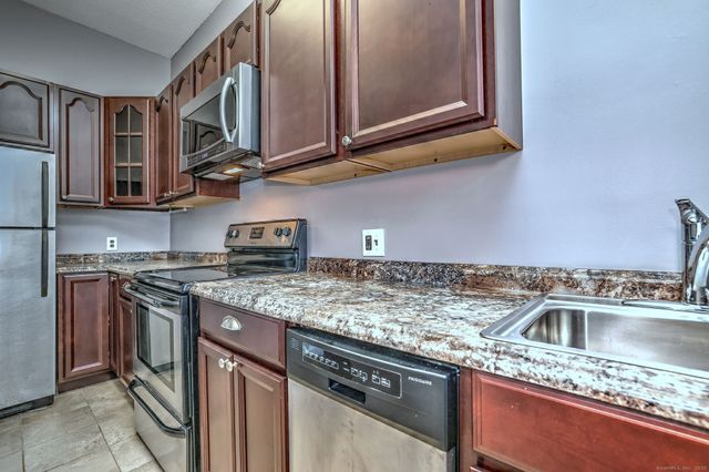 146 High Street APT 102, Milford, CT 06460