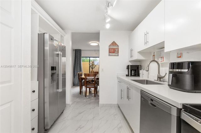 1580 NW 93rd Ave 300, Pembroke Pines, FL 33024