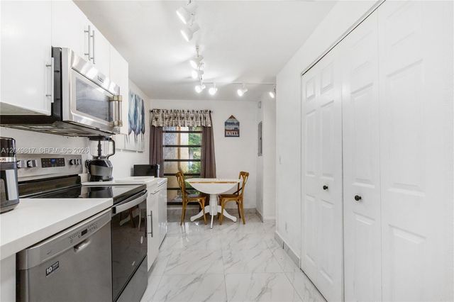 1580 NW 93rd Ave 300, Pembroke Pines, FL 33024