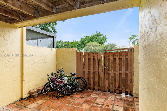 1580 NW 93rd Ave 300, Pembroke Pines, FL 33024