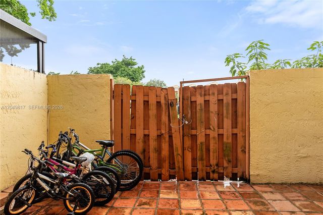 1580 NW 93rd Ave 300, Pembroke Pines, FL 33024