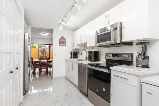 1580 NW 93rd Ave 300, Pembroke Pines, FL 33024