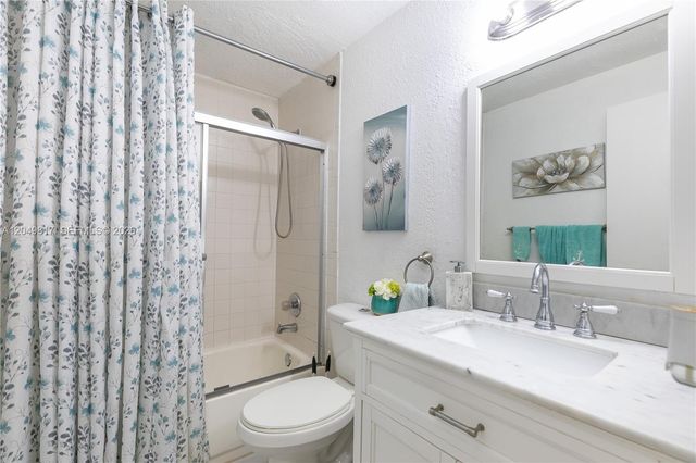 1580 NW 93rd Ave 300, Pembroke Pines, FL 33024