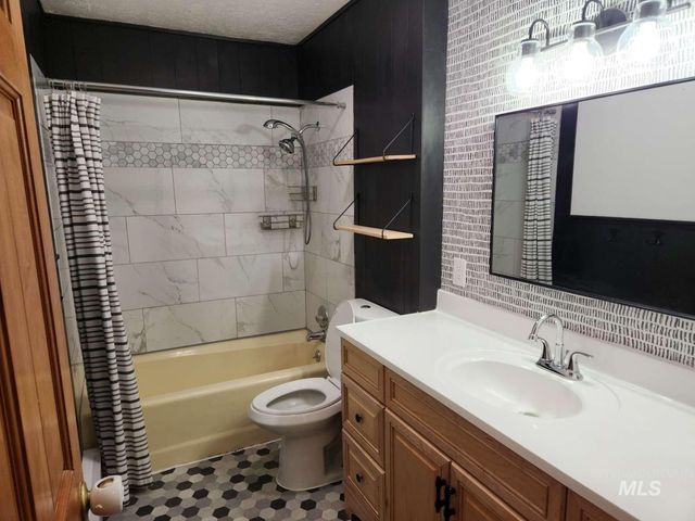 1909 Granada Dr, Twin Falls, ID 83301