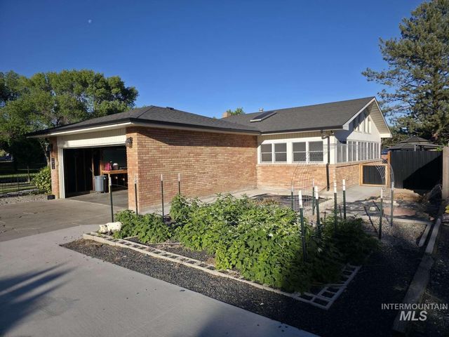 1909 Granada Dr, Twin Falls, ID 83301